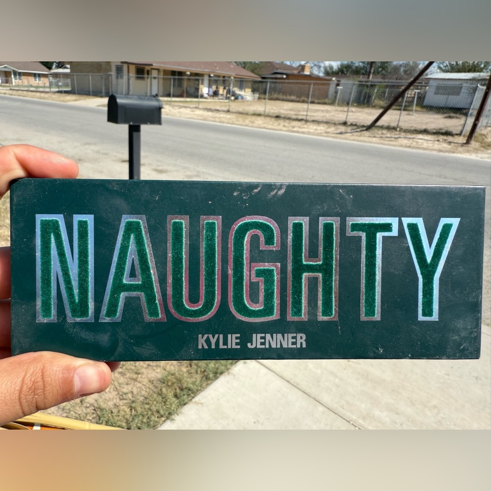 Kylie Cosmetics Naughty Eyeshadow Palette